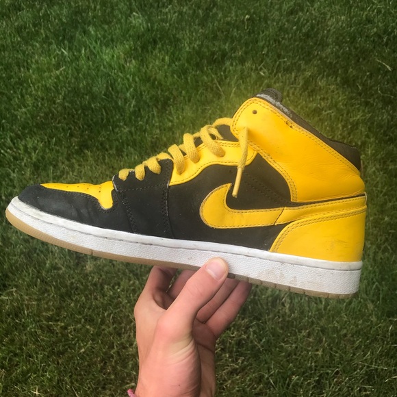 Nike Air Jordan 1 ‘New Love’ - Picture 2 of 4